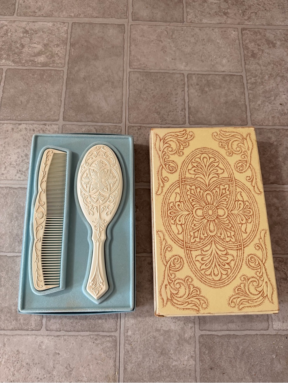 Vintage Avon Brush and Comb Boxed Set 1970’s Avon collectible